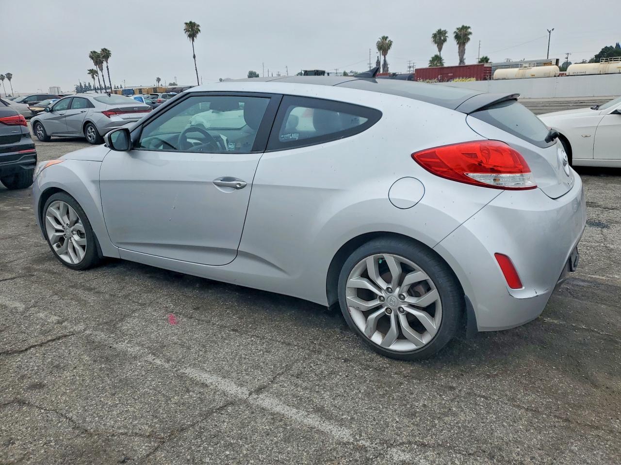 2012 Hyundai Veloster Base - Фото 2