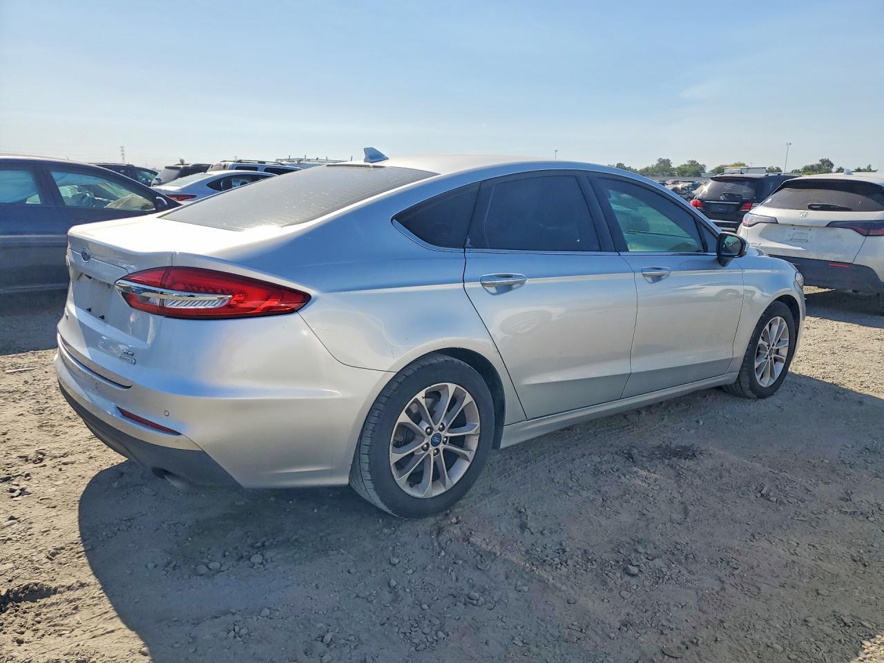 2019 Ford Fusion Se - Фото 3