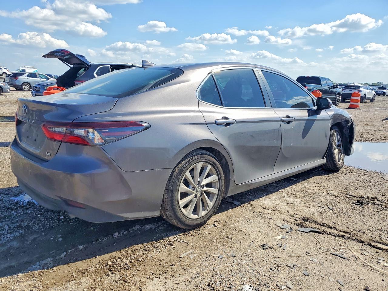 2024 Toyota Camry Le - Фото 3