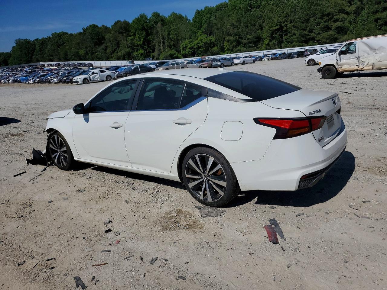 2020 Nissan Altima - Фото 2