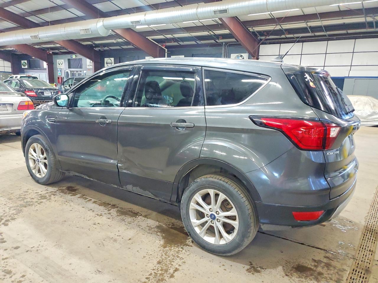 2019 Ford Escape Se - Фото 2