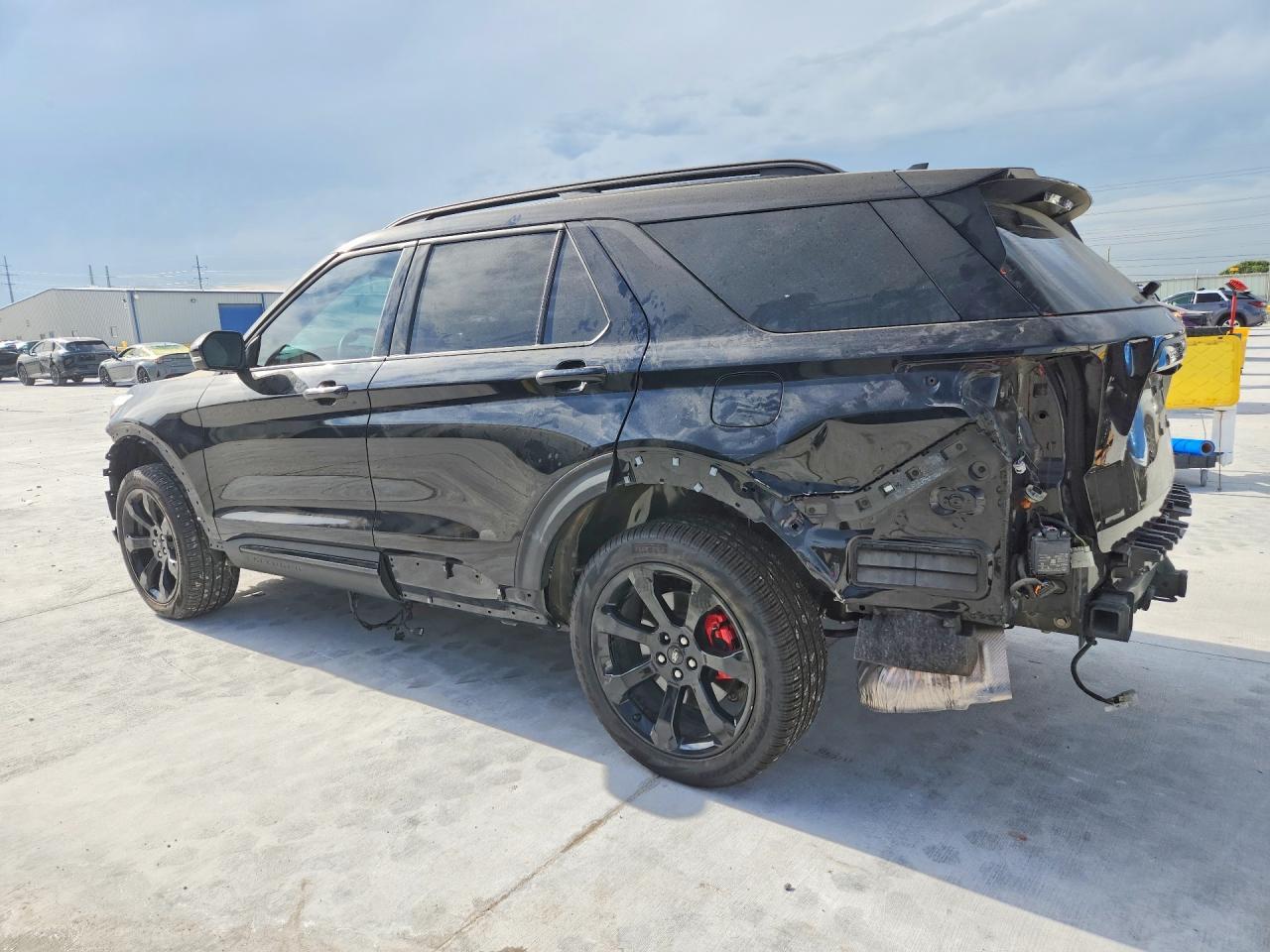 2023 Ford Explorer St - Фото 2