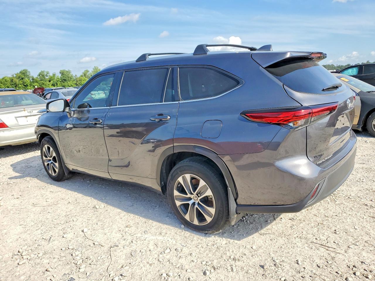 2023 Toyota Highlander Xle - Image 2