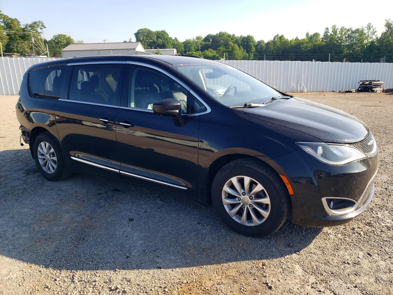 2018 Chrysler Pacifica Touring L - Фото 4