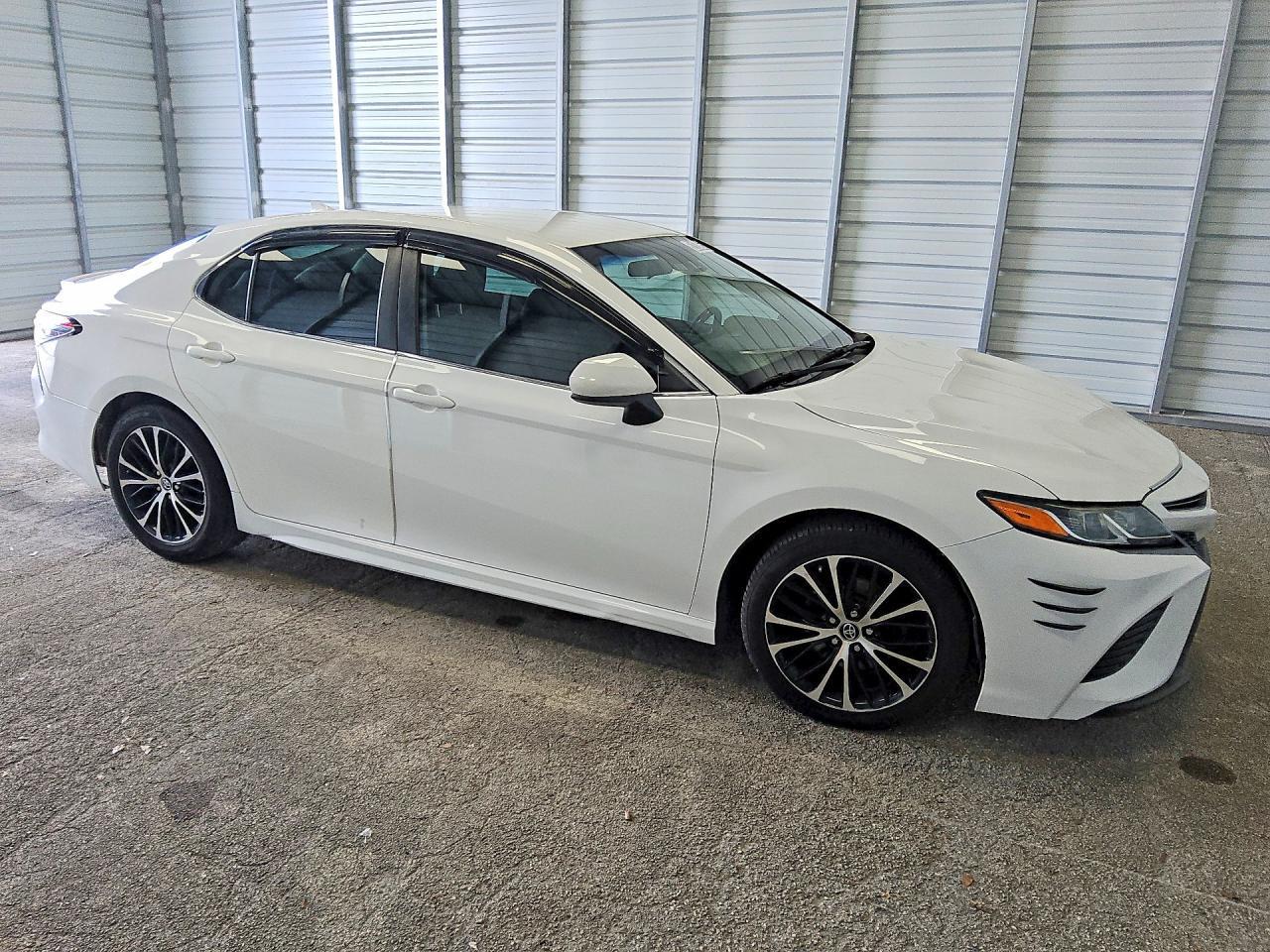 2019 Toyota Camry Se - Image 4