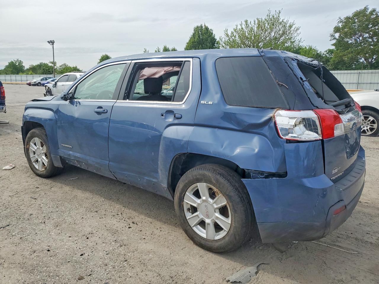 2011 GMC Terrain Sle - Image 2