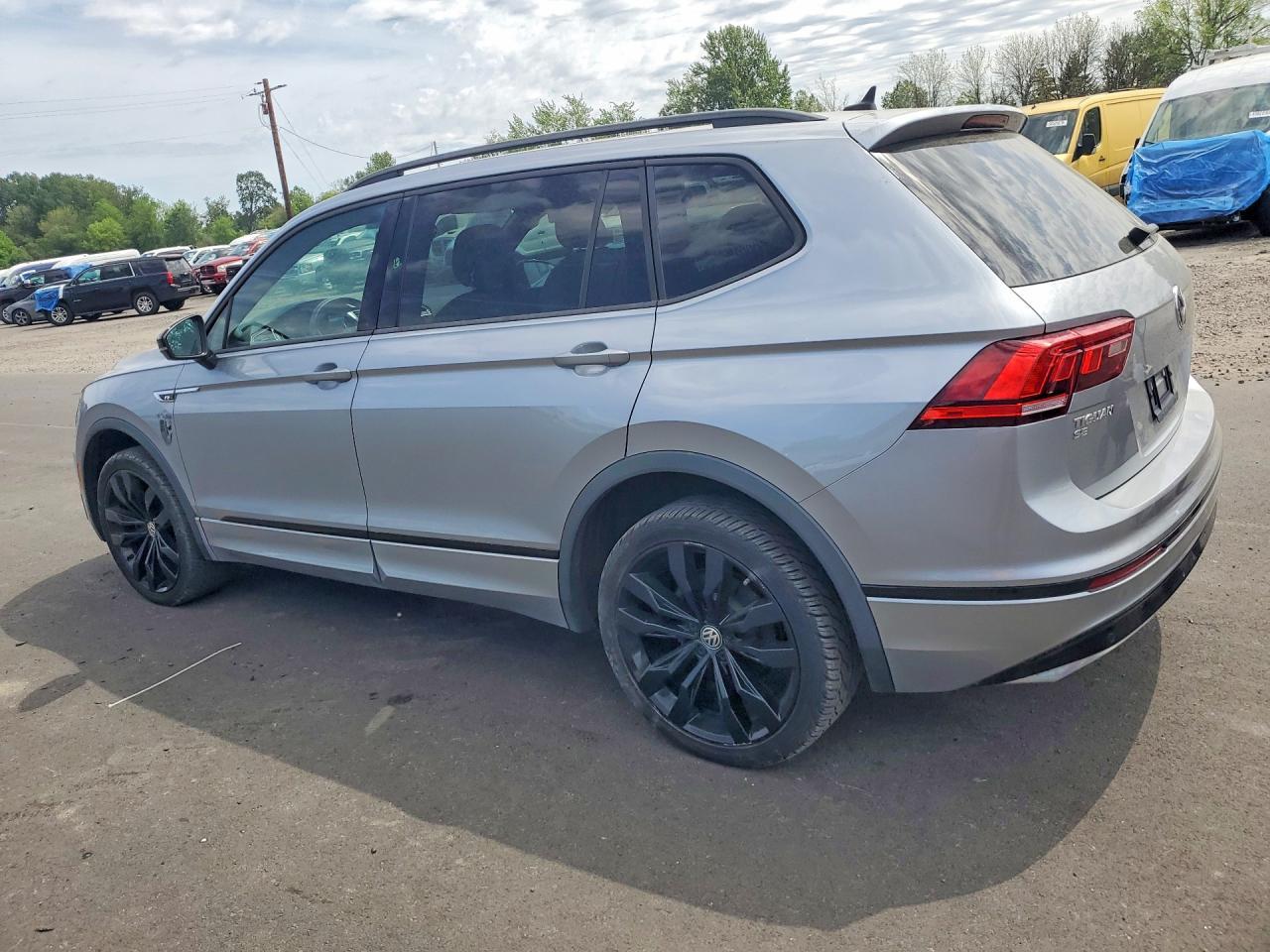 2020 Volkswagen Tiguan Se - Фото 2