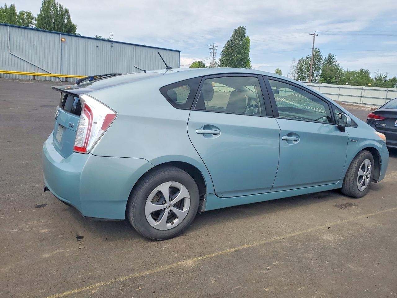 2014 Toyota Prius Two - Фото 3