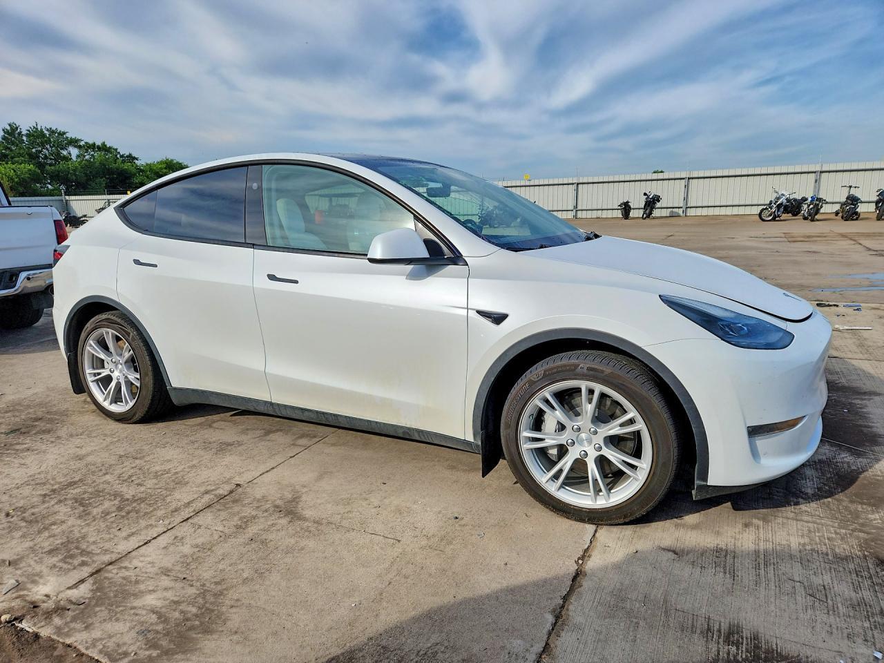 2023 Tesla Model Y - Фото 4