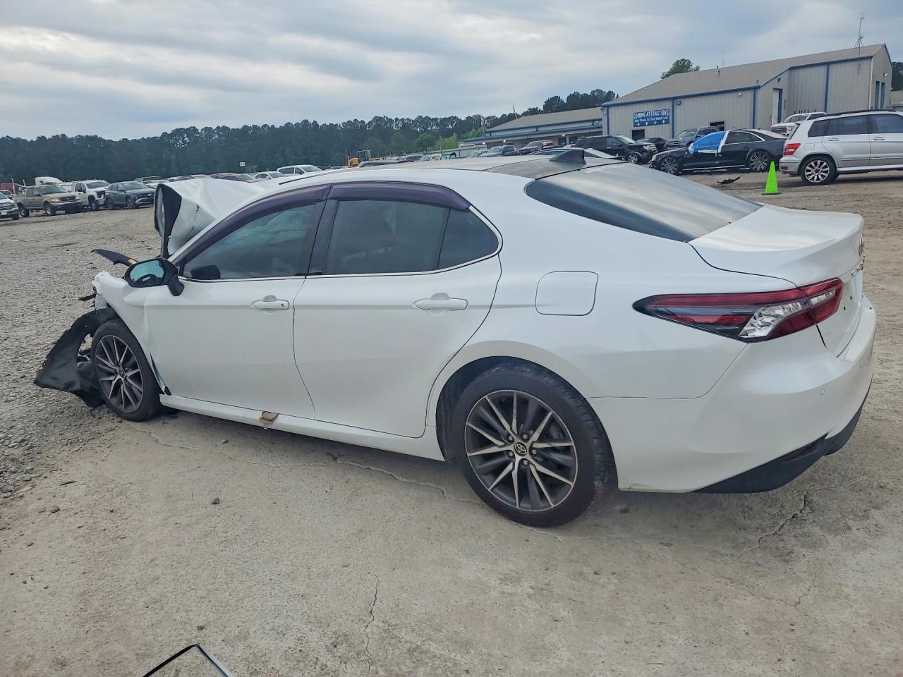 2021 Toyota Camry Xle - Фото 2
