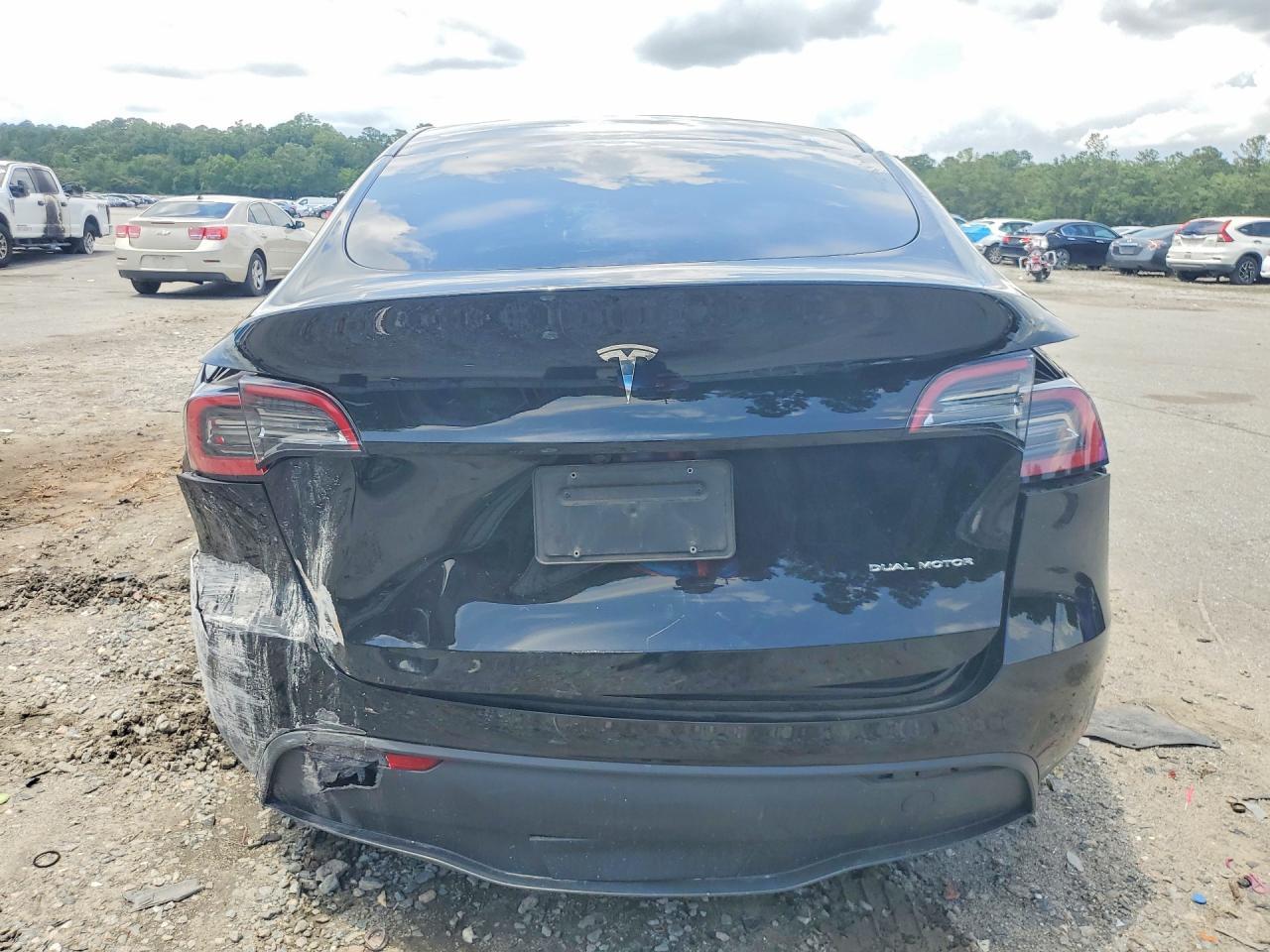 2023 Tesla Model Y - Image 6