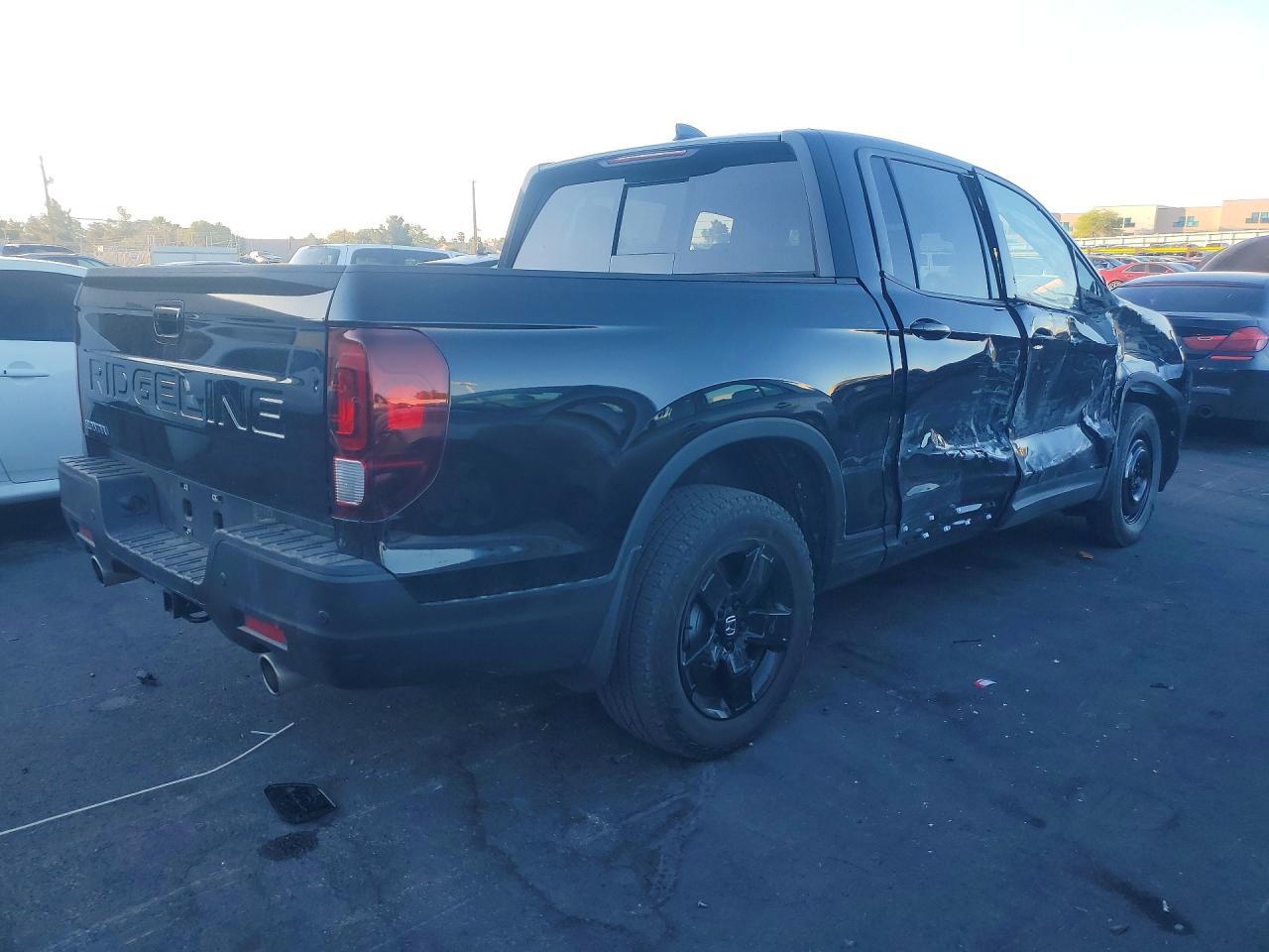 2025 Honda Ridgeline Black Edition - Image 3