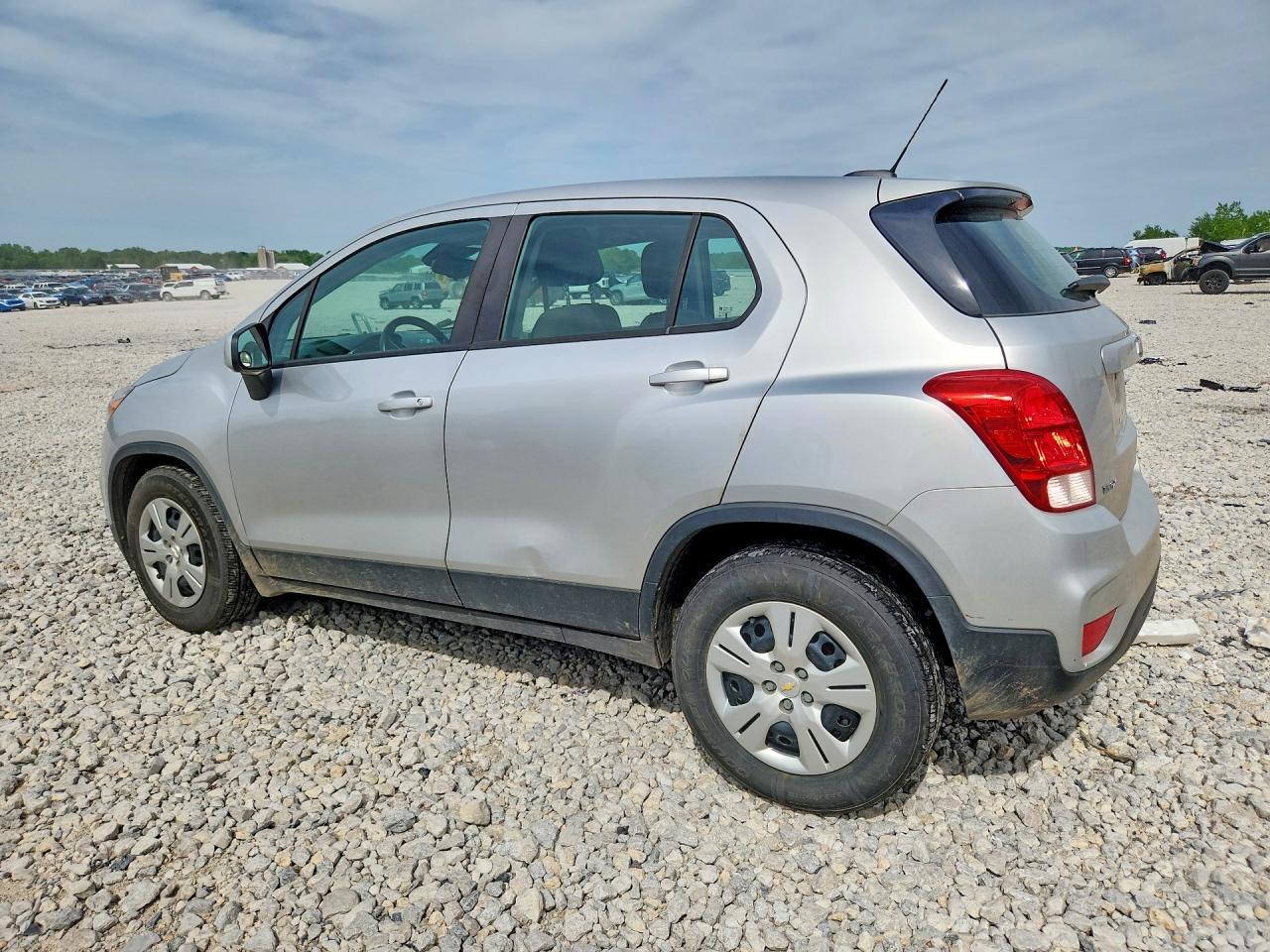 2017 Chevrolet Trax Ls - Image 2