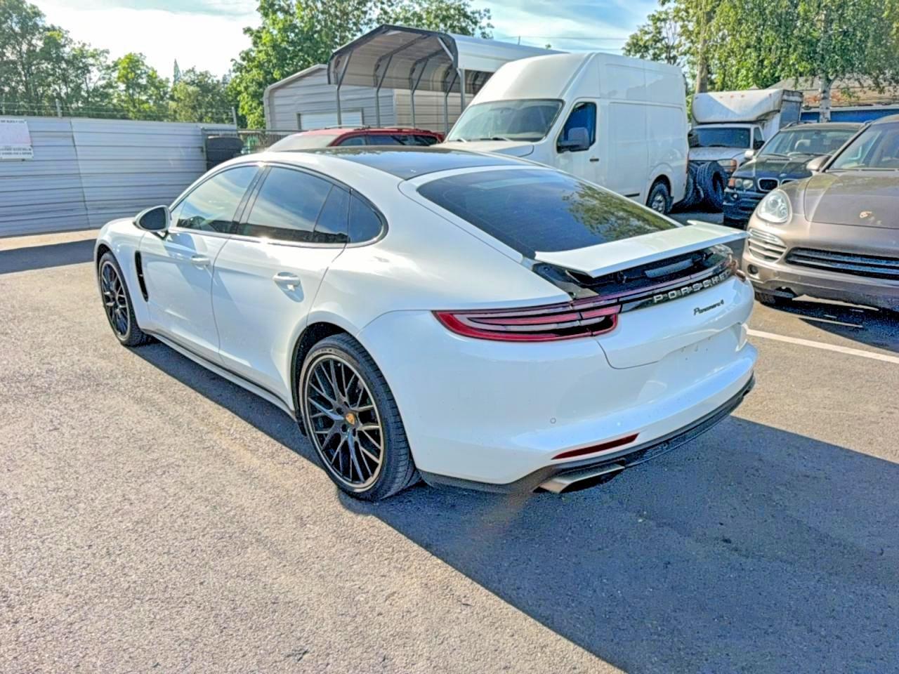 2017 Porsche Panamera 4 - Фото 3