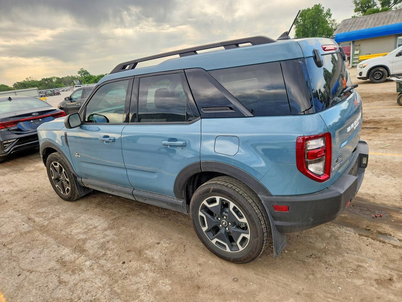 2023 Ford Bronco Sport Outer Banks - Image 2