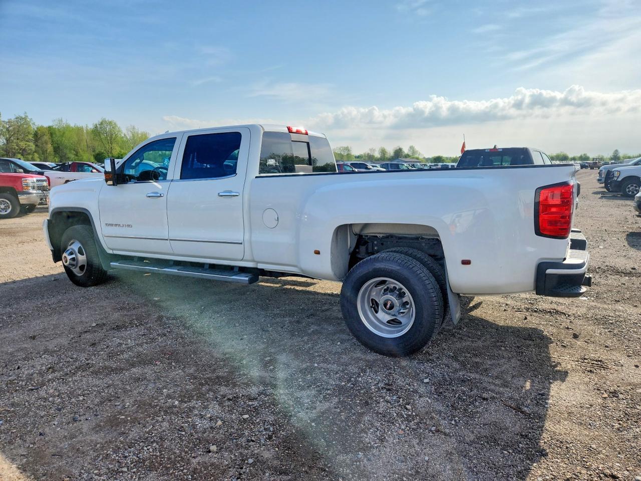 2015 GMC Sierra K3500 Denali - Image 2