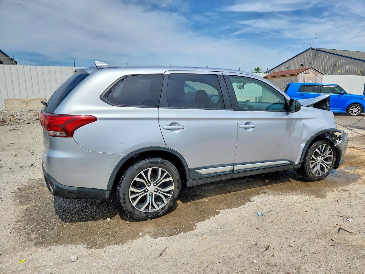 2017 Mitsubishi Outlander Es - Фото 3