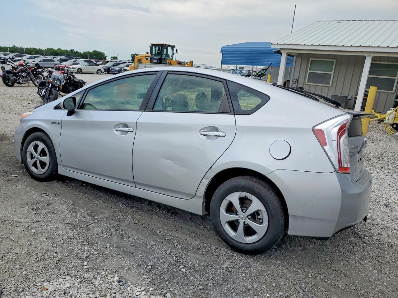 2013 Toyota Prius Four - Image 2