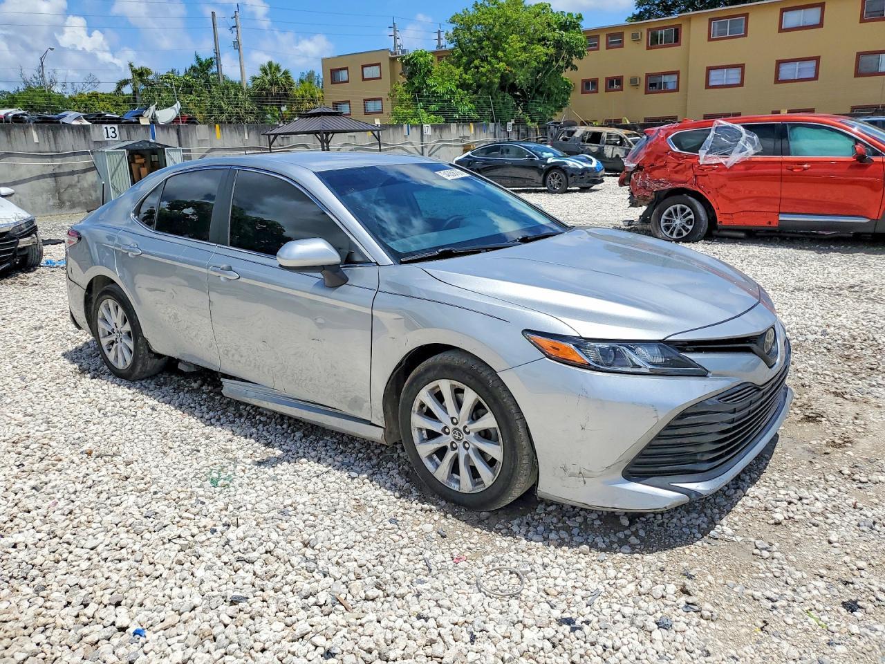 2020 Toyota Camry Le - Фото 4