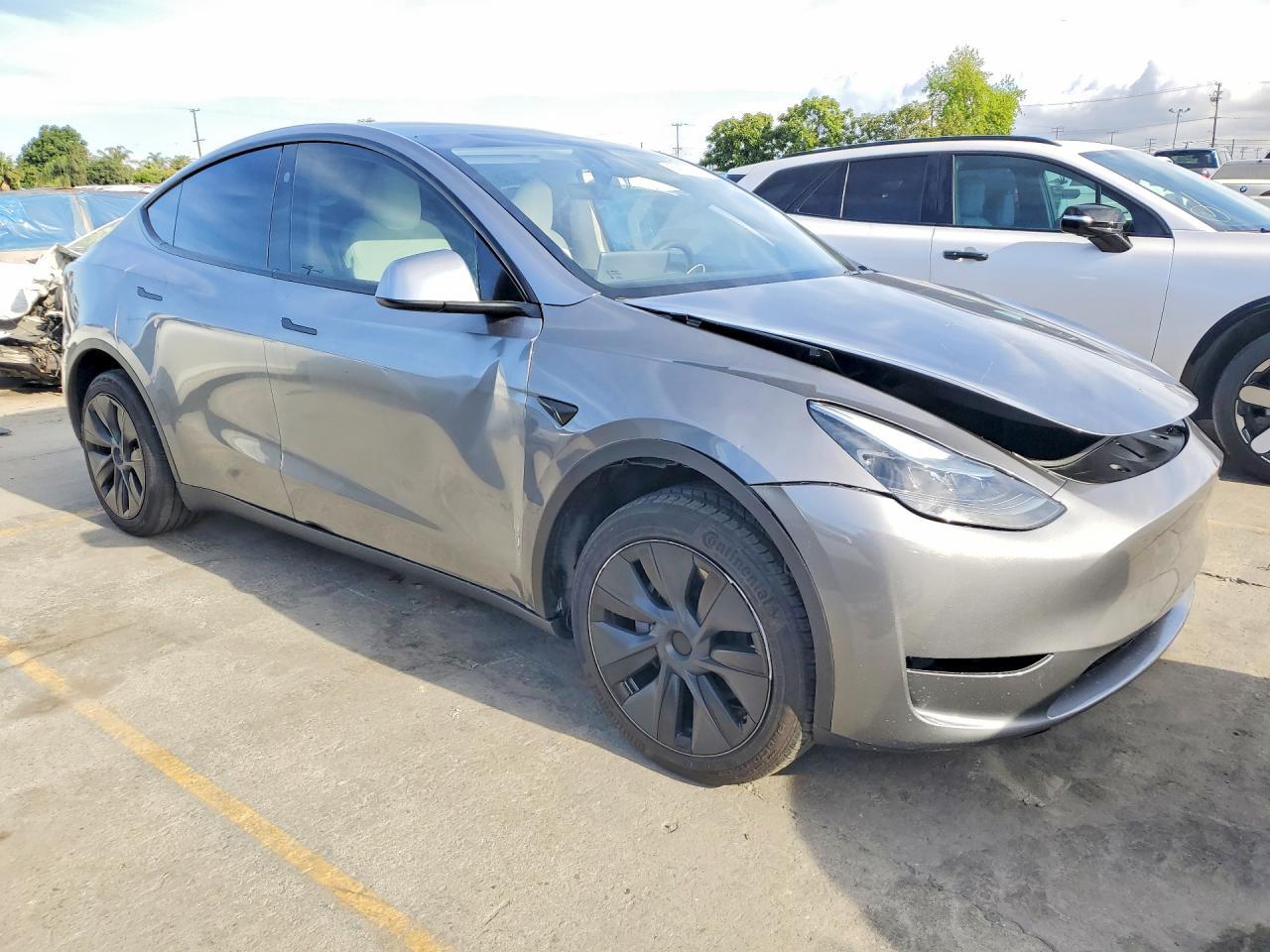 2025 Tesla Model Y - Image 4
