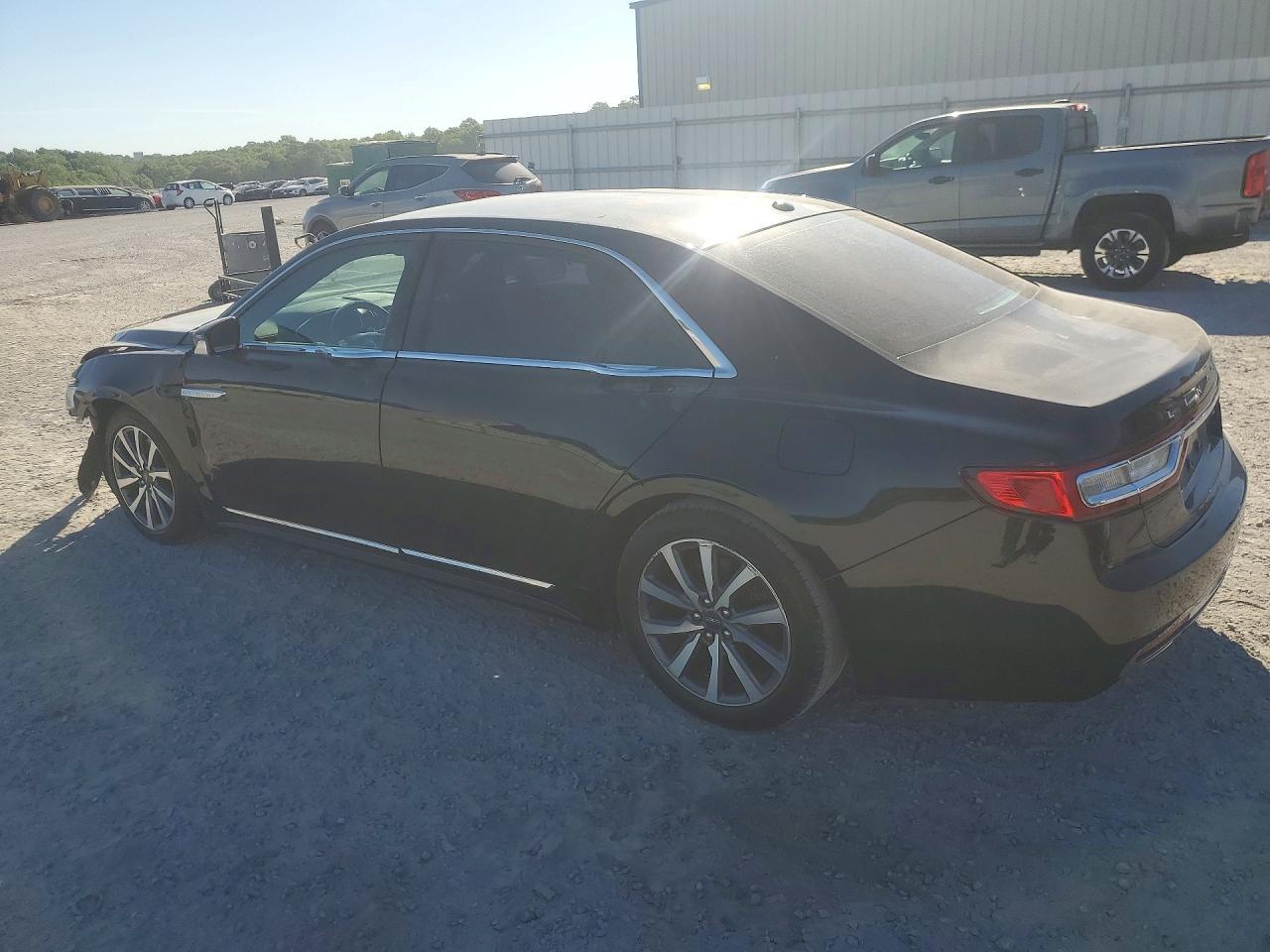 2017 Lincoln Continental - Image 2