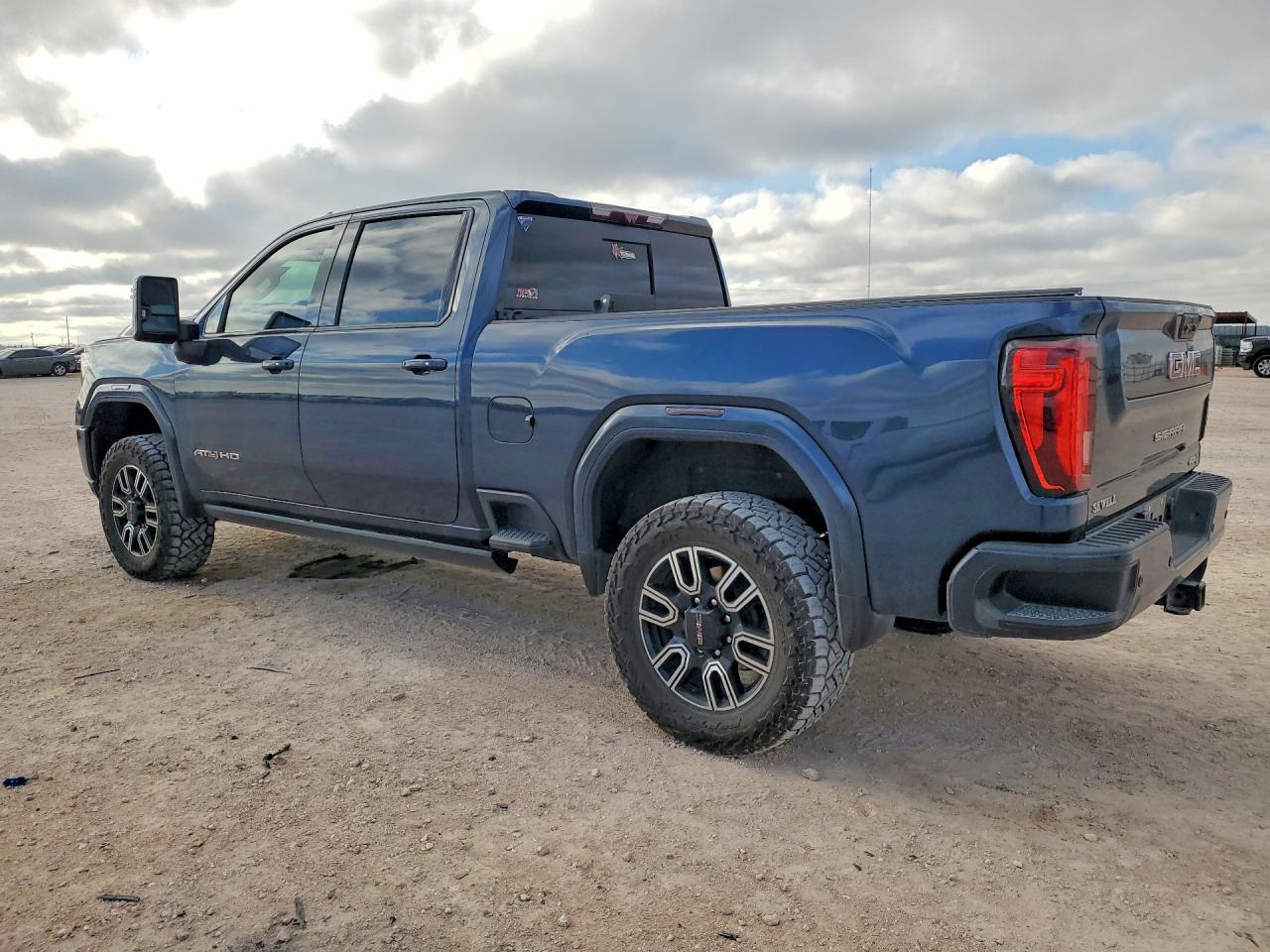 2022 GMC Sierra K2500 At4 - Фото 2