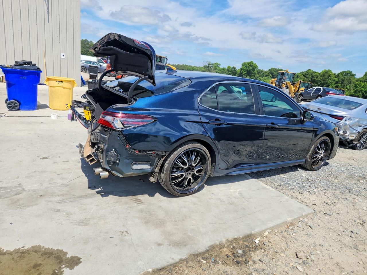 2021 Toyota Camry Se - Image 3