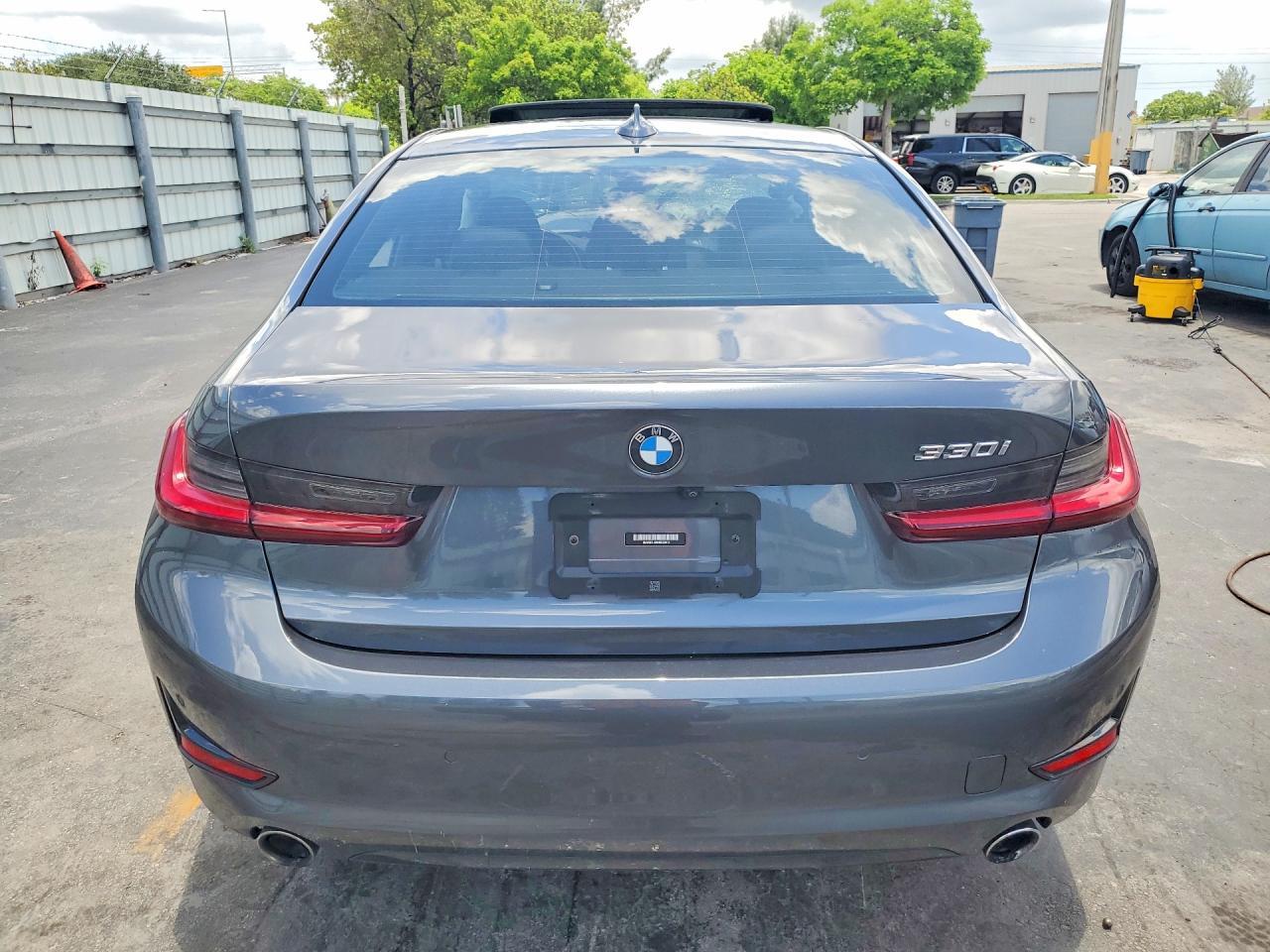 2022 BMW 330I - Фото 6