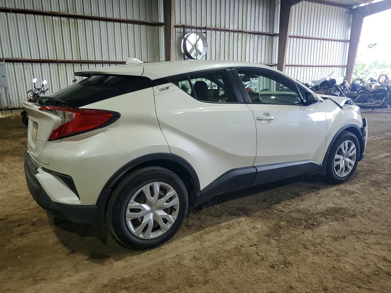 2019 Toyota C-Hr Le - Image 3