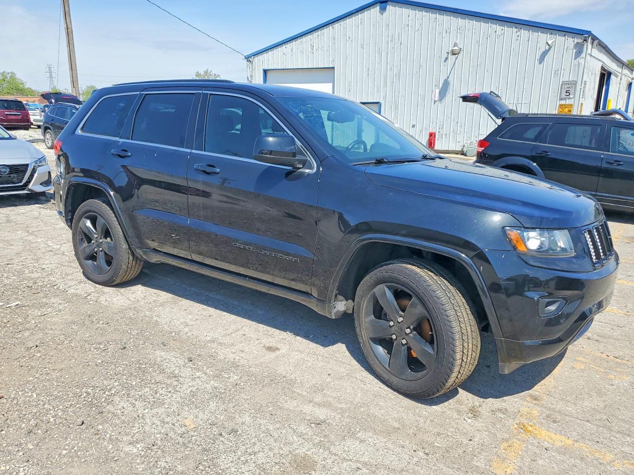 2015 Jeep Grand Cherokee Laredo - Image 4