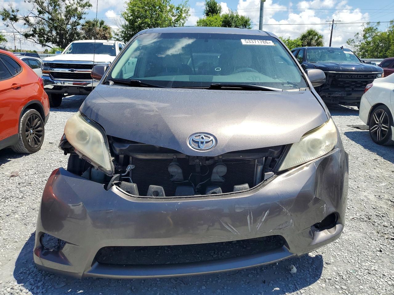 2013 Toyota Sienna Xle 8-Passenger - Фото 5