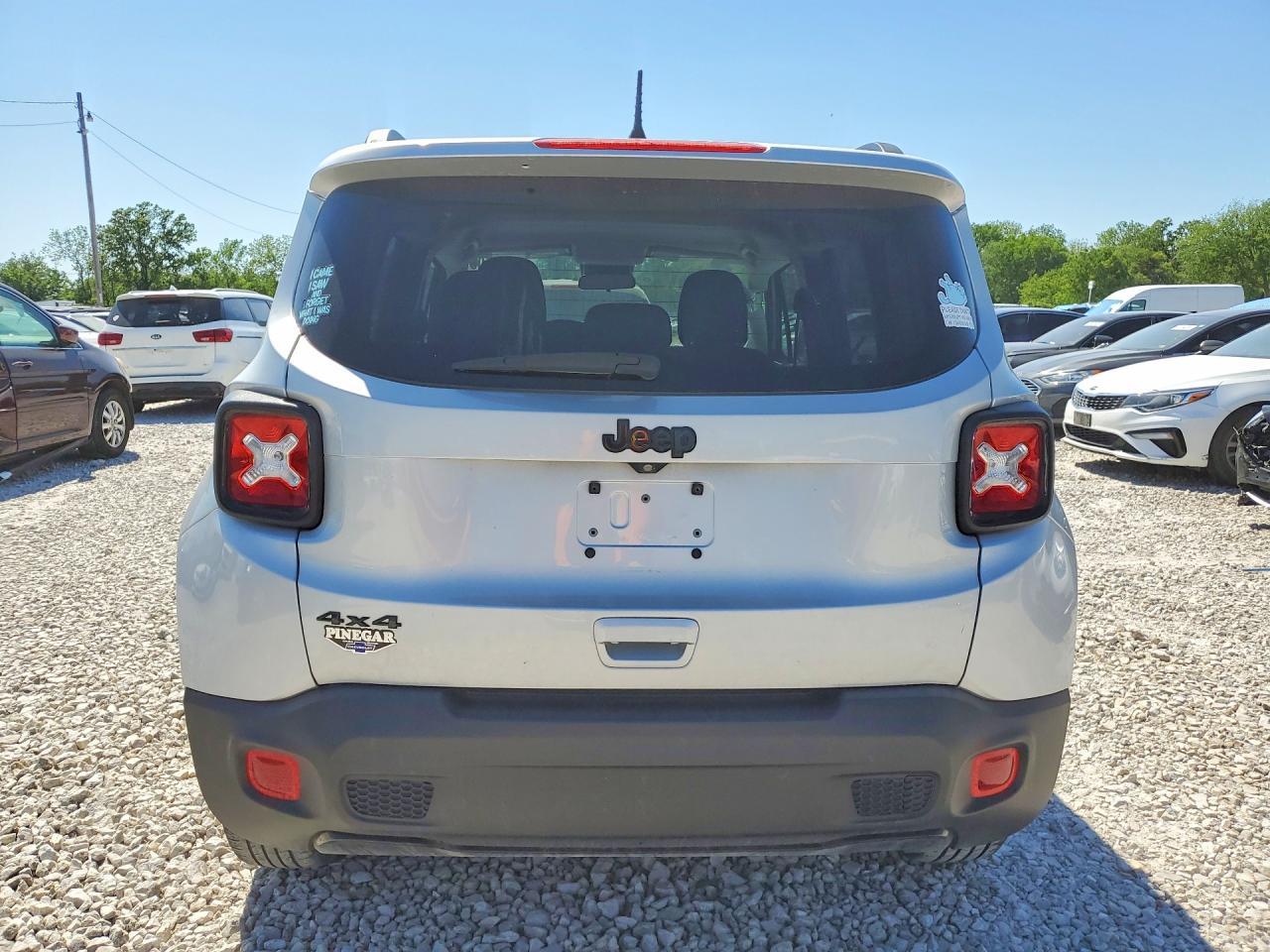 2020 Jeep Renegade Latitude - Image 6