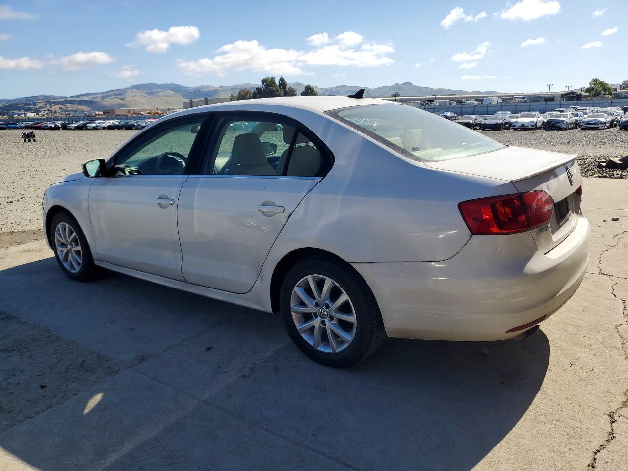 2013 Volkswagen Jetta Se - Image 2