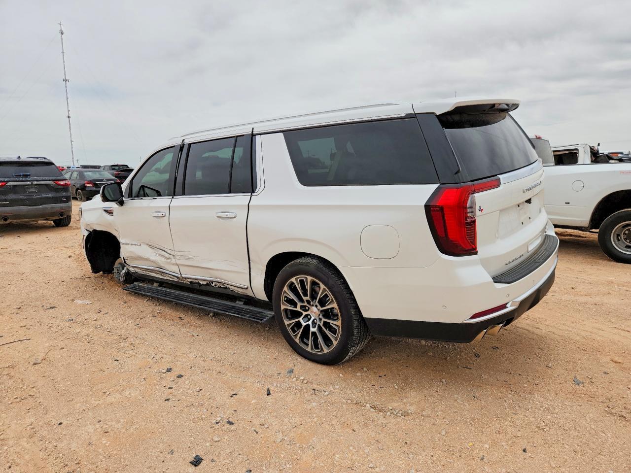 2025 GMC Yukon Xl Denali - Фото 2