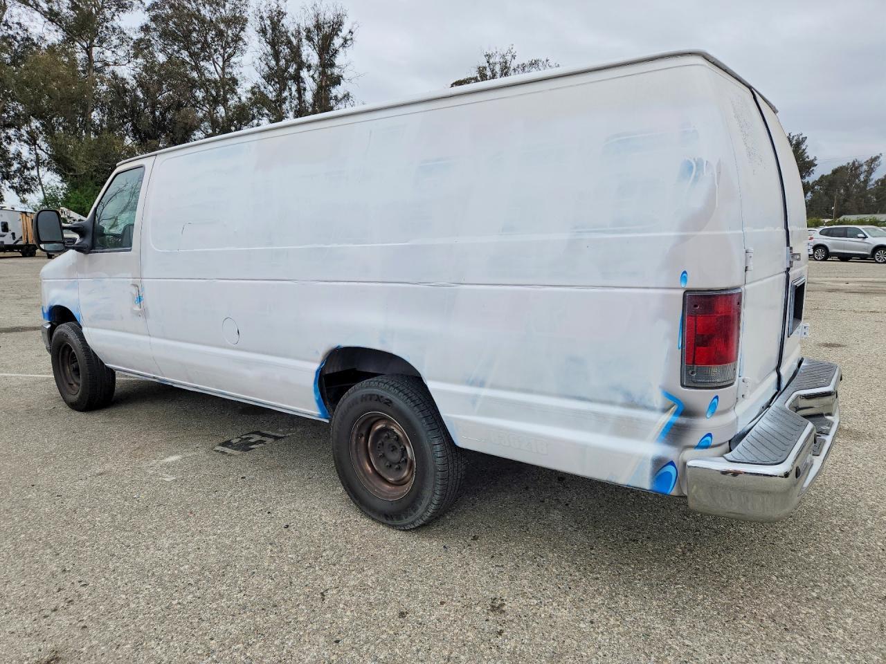 2013 Ford Econoline E350 Super Duty Van - Фото 2