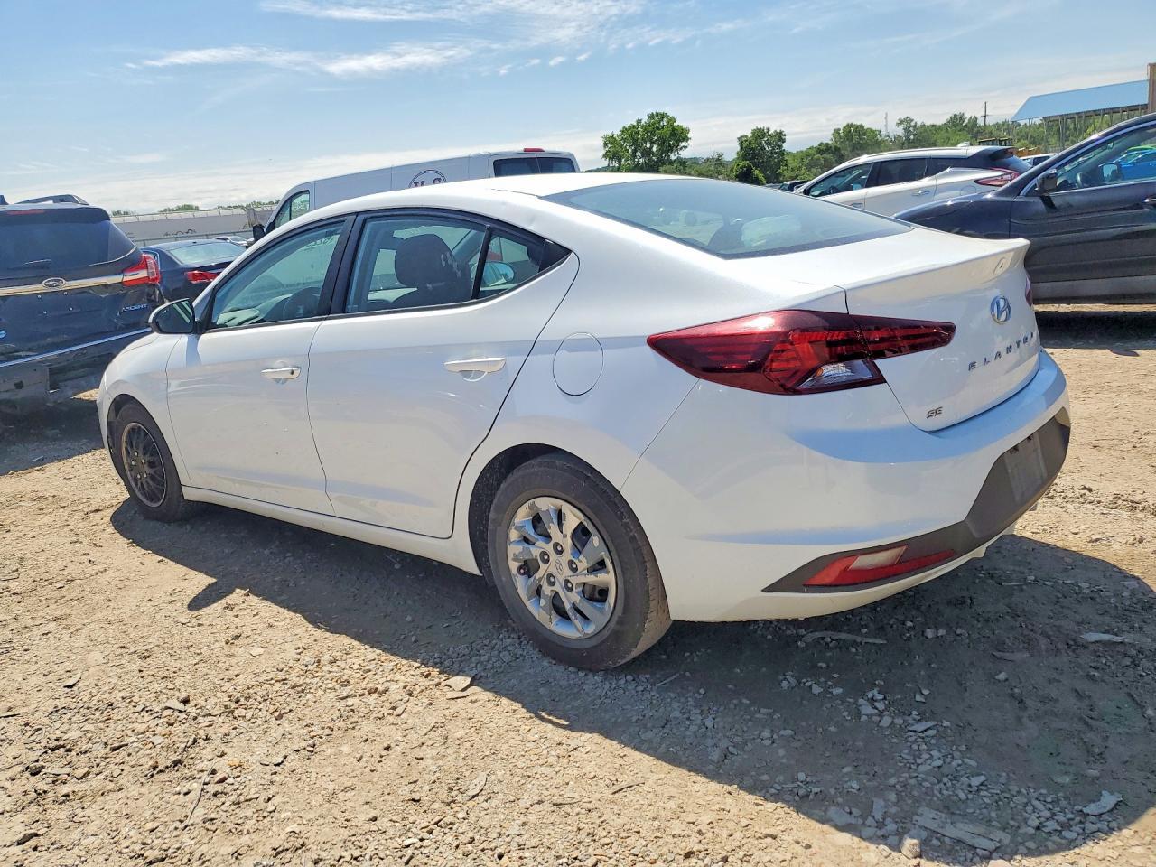 2020 Hyundai Elantra Se - Фото 2