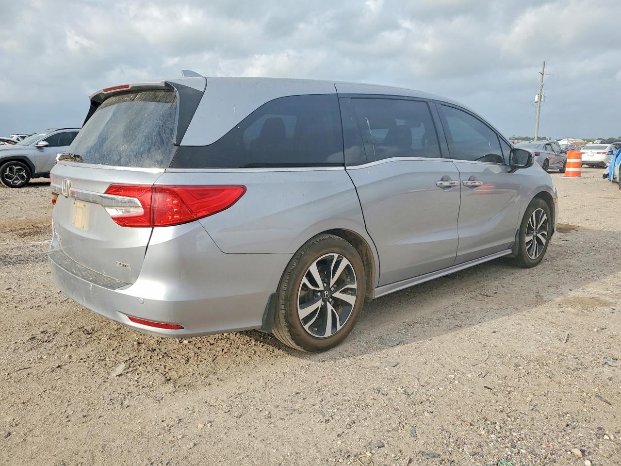2018 Honda Odyssey Elite - Image 3