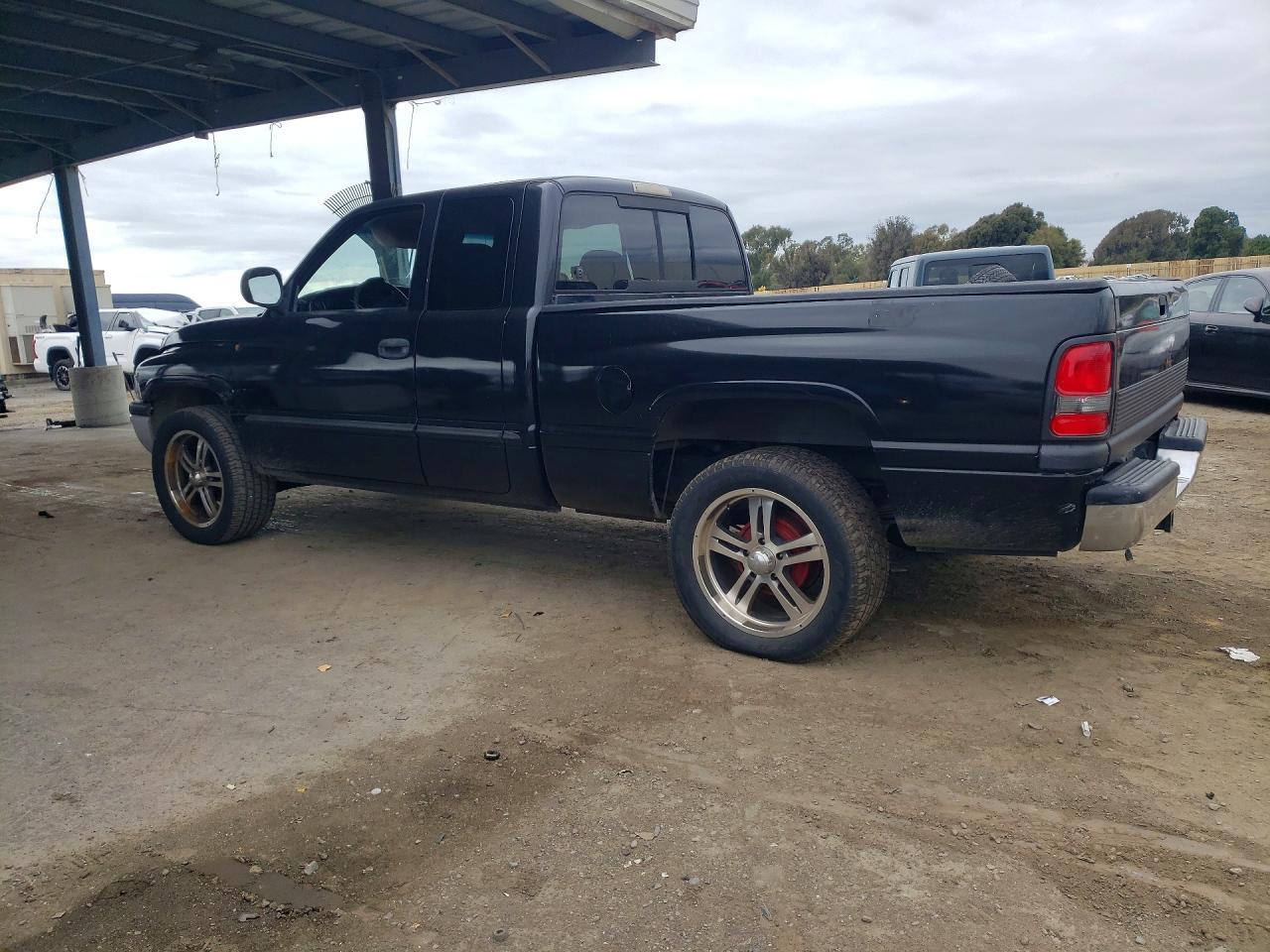 2001 Dodge Ram 1500 - Image 2