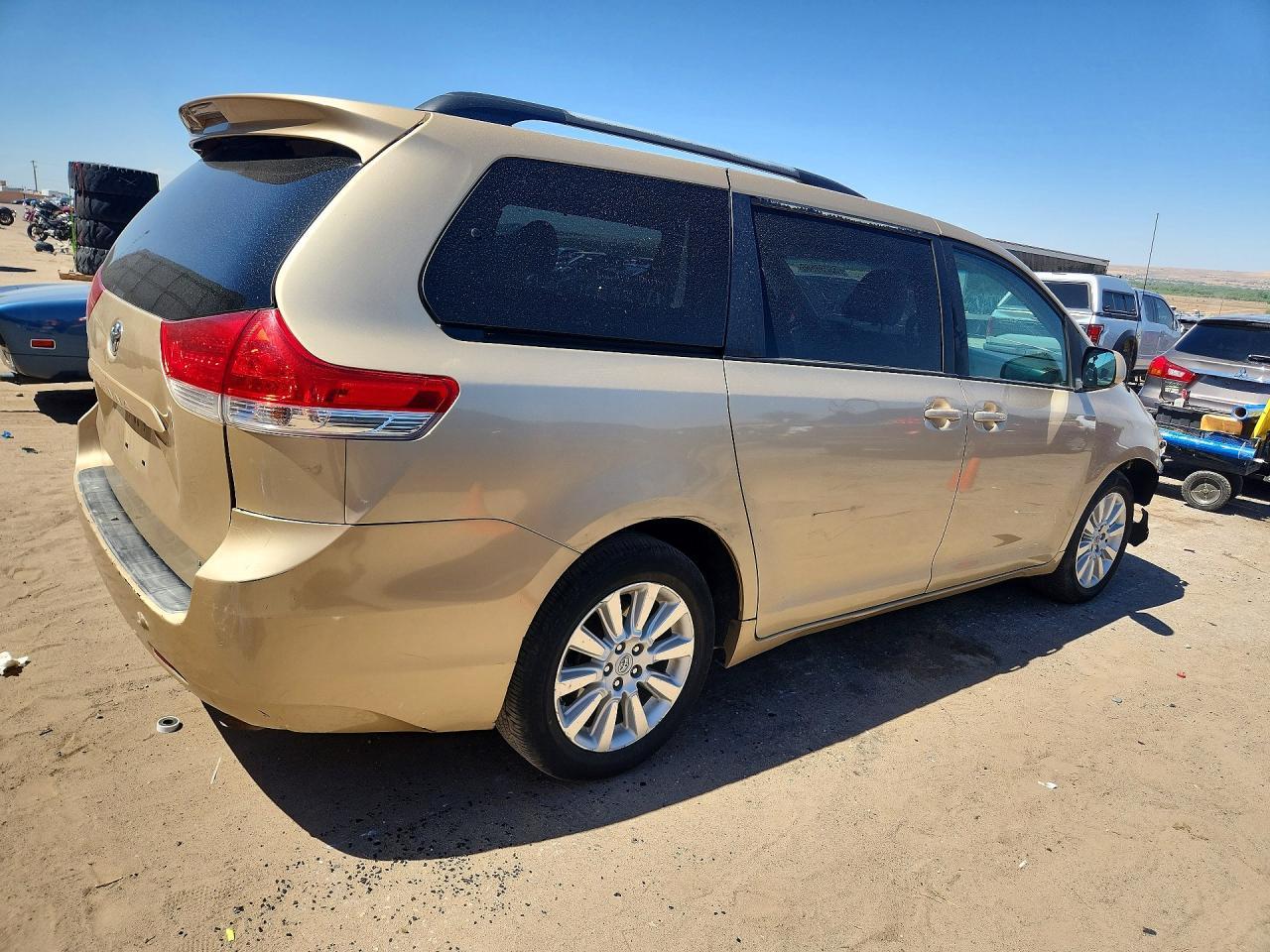 2011 Toyota Sienna Le - Image 3