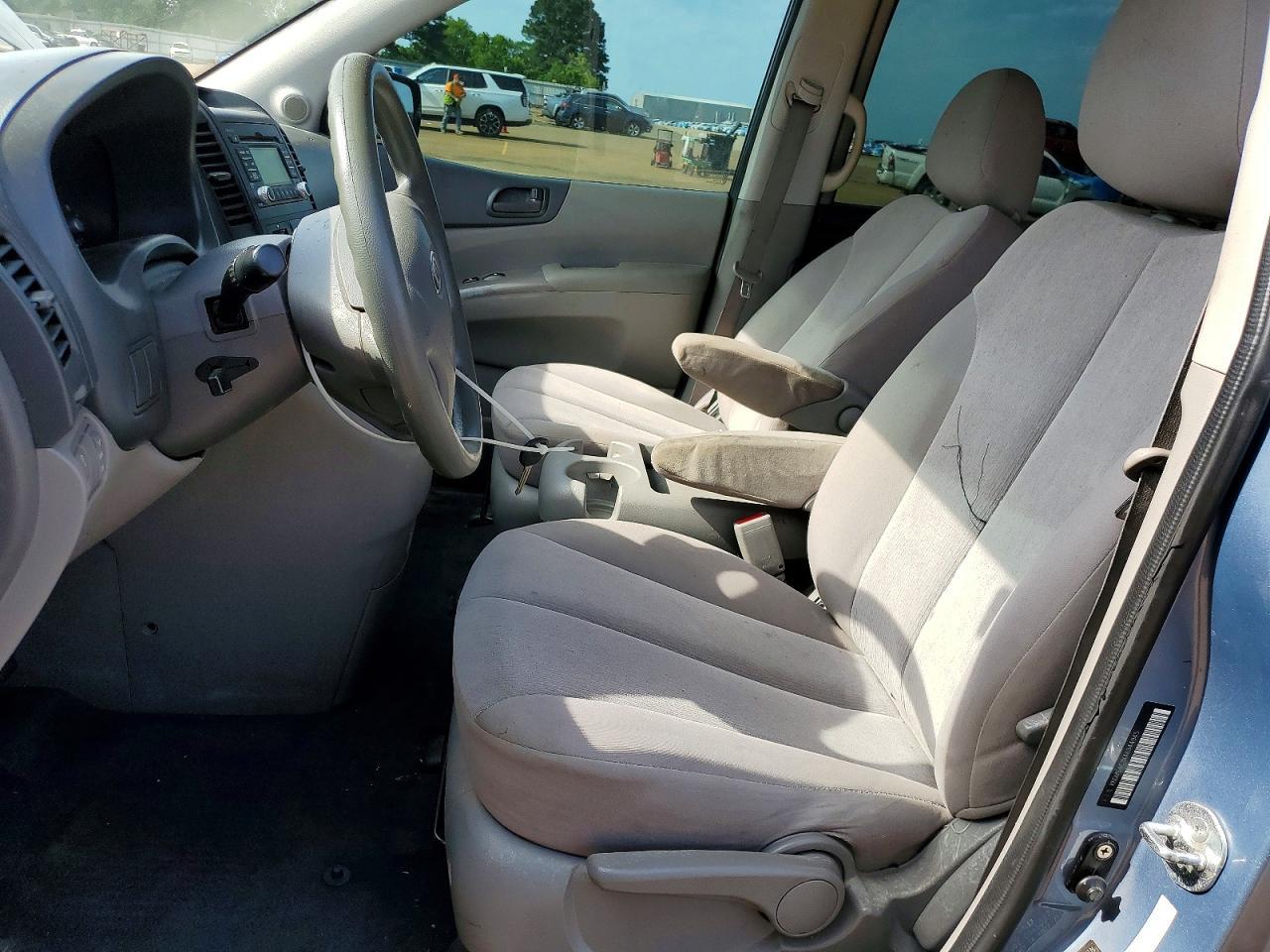 2010 Kia Sedona Lx - Image 7