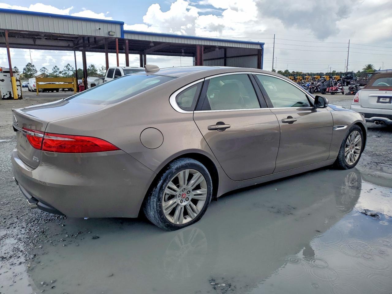 2017 Jaguar Xf Prestige - Фото 3