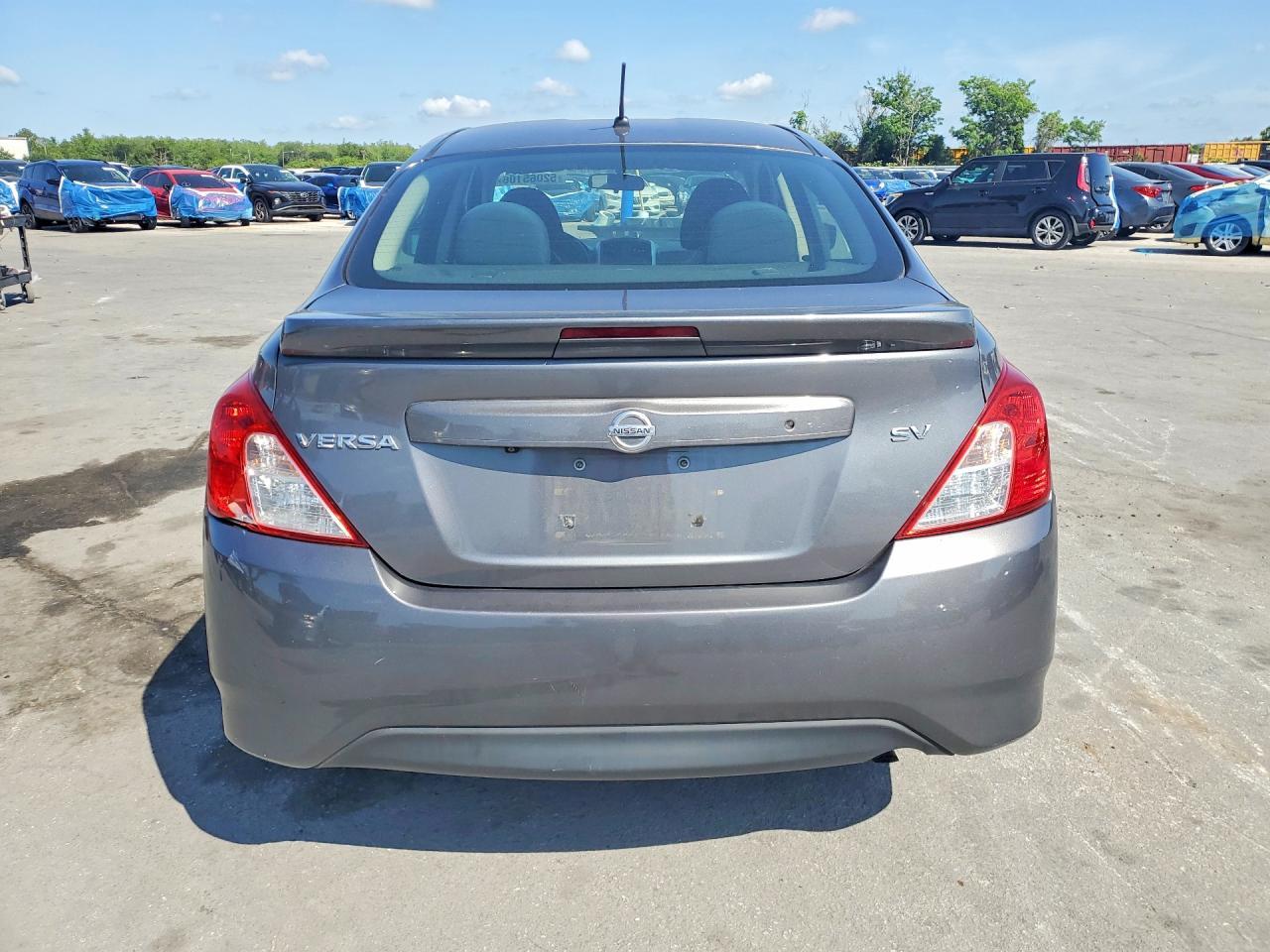 2019 Nissan Versa Sv - Image 6
