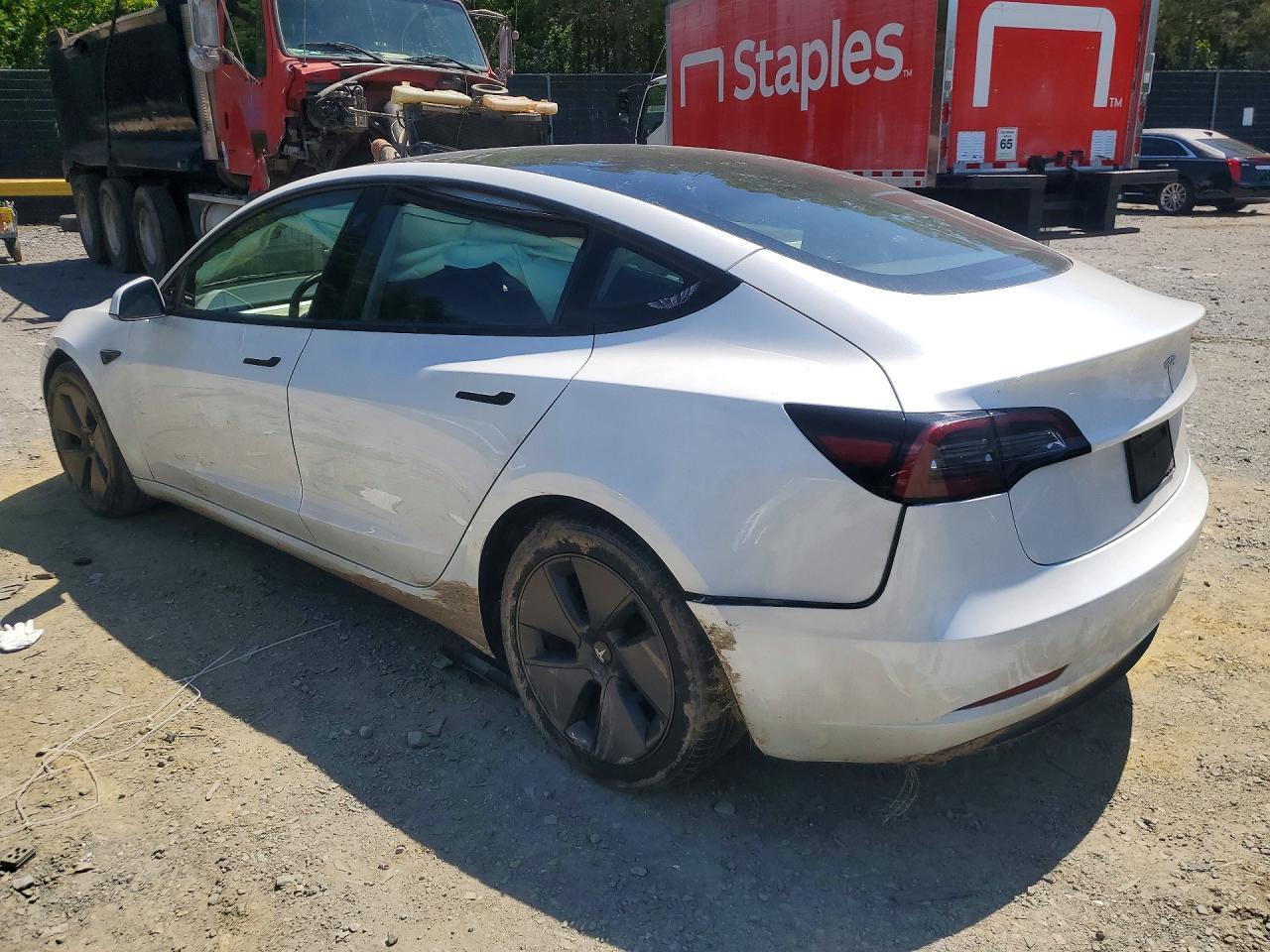 2023 Tesla Model 3 - Фото 2
