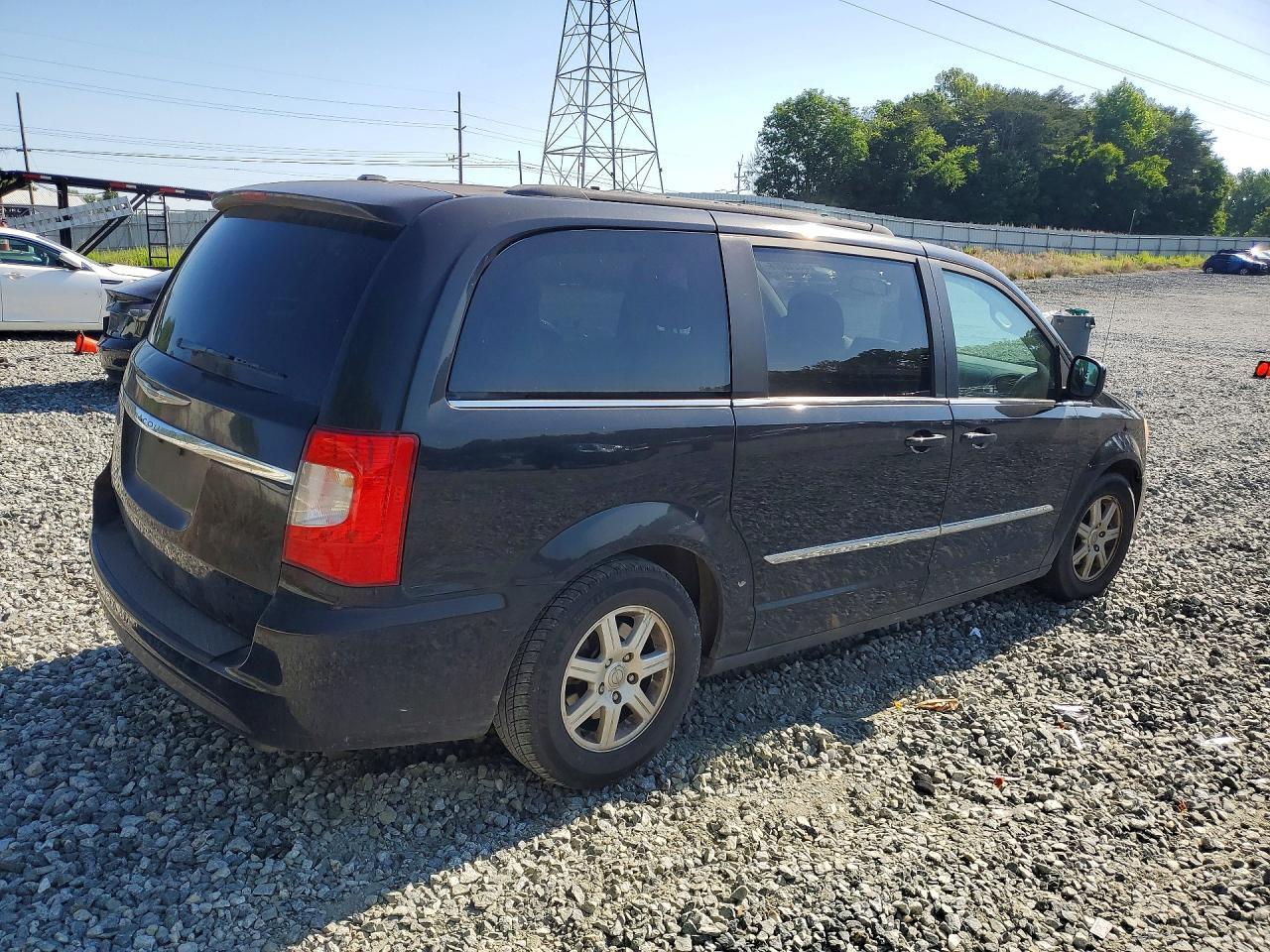 2013 Chrysler Town & Country Touring - Фото 3