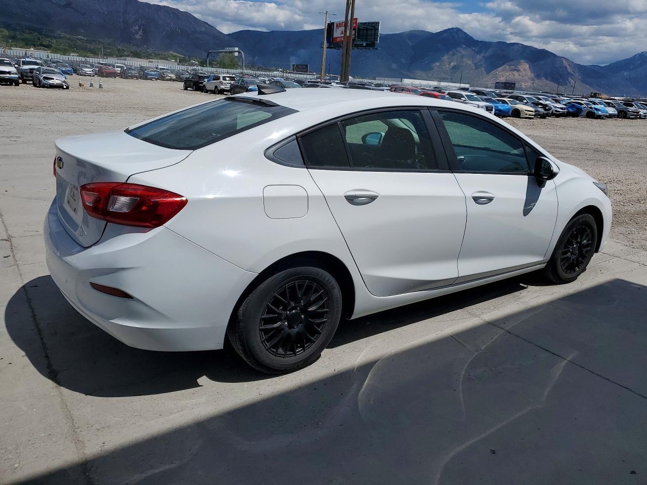 2017 Chevrolet Cruze Ls - Фото 3