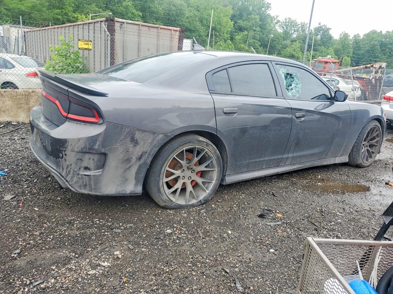 2017 Dodge Charger R - Image 3
