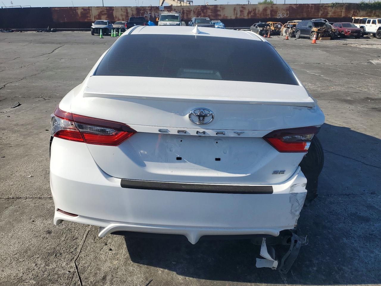 2023 Toyota Camry Se - Image 6