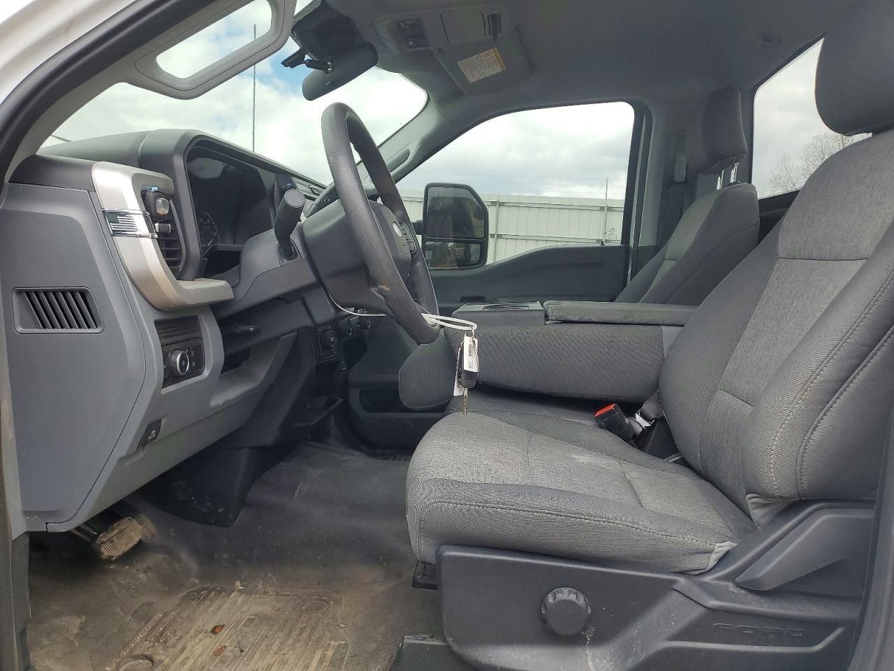 2025 Ford F350 Super Duty - Image 7