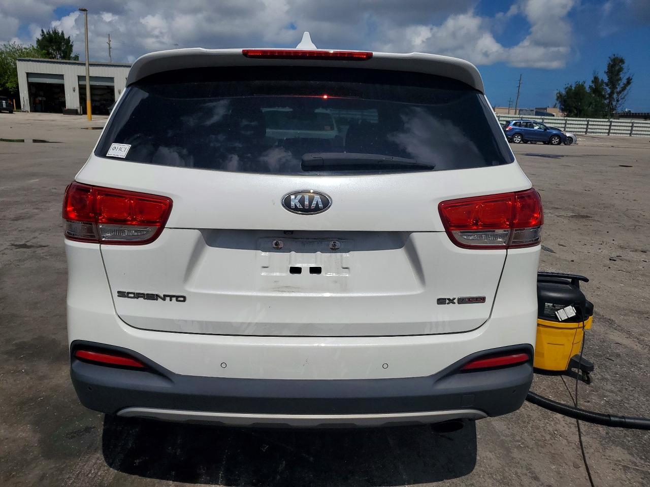 2017 Kia Sorento Ex - Image 6