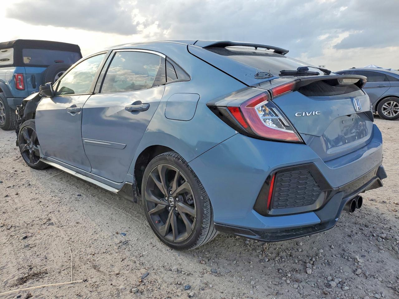 2018 Honda Civic Sport Touring - Фото 2